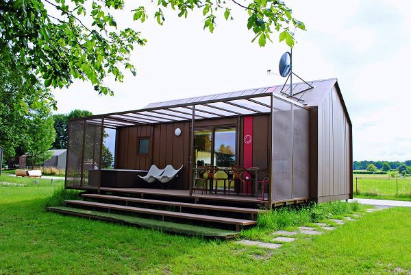Casa móvil de madera con terraza, para glamping