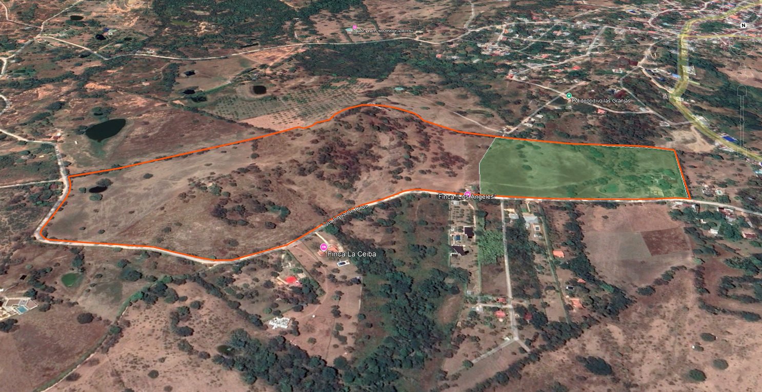 Vista aérea del terreno con el lote rural de 17 hectáreas y el lote urbano de 5.1 hectáreas